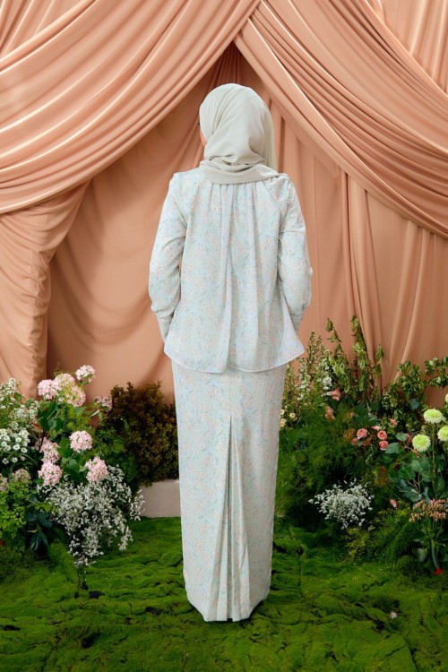 KURUNG LAURA SAGE KISS