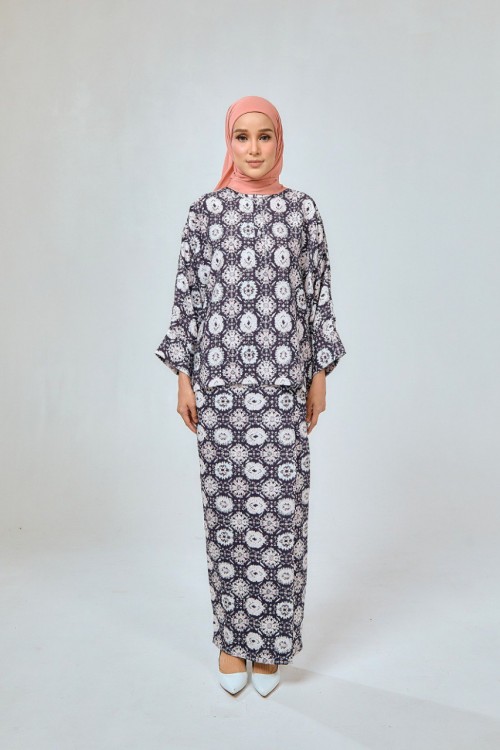 KURUNG ARIA MIDNIGHT LACE