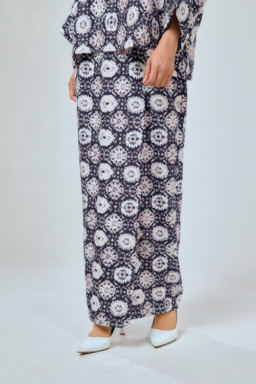 KURUNG ARIA MIDNIGHT LACE